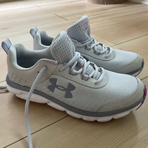 EUC Under Armour women’s size 12 sneakers